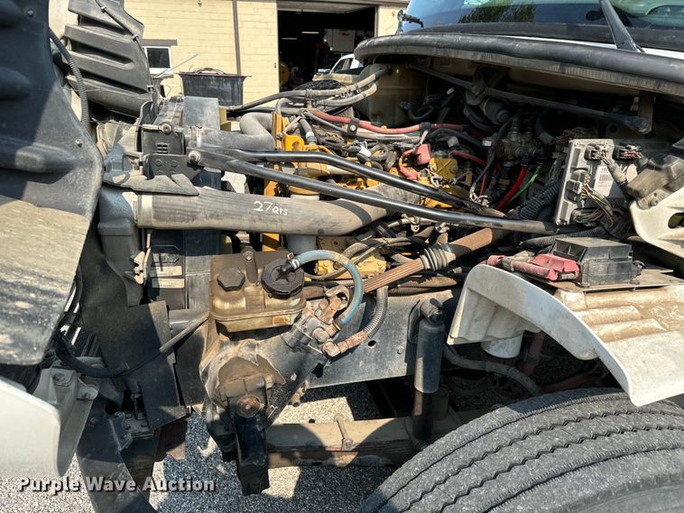 image for item MV9007 2005 Freightliner  Business Class M2 digger derrick truck