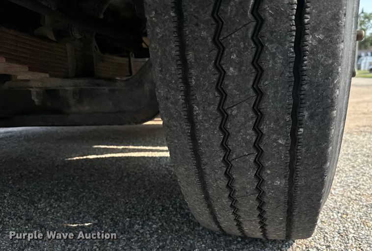 image for item MV9007 2005 Freightliner  Business Class M2 digger derrick truck