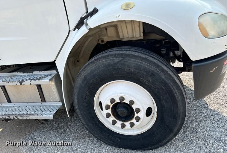 image for item MV9007 2005 Freightliner  Business Class M2 digger derrick truck