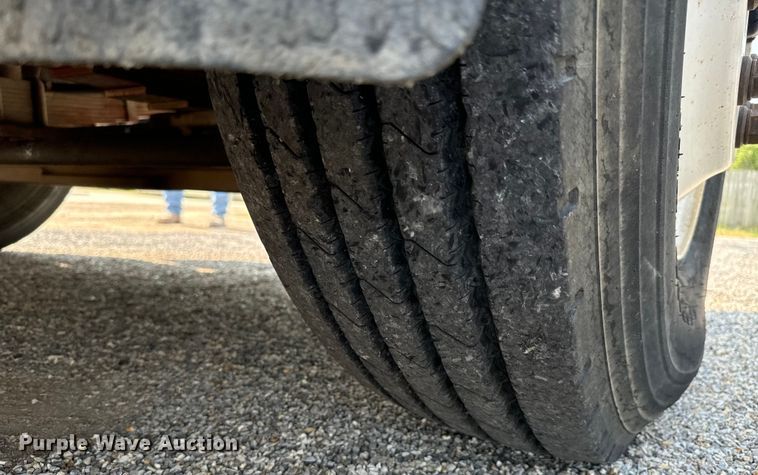 image for item MV9007 2005 Freightliner  Business Class M2 digger derrick truck