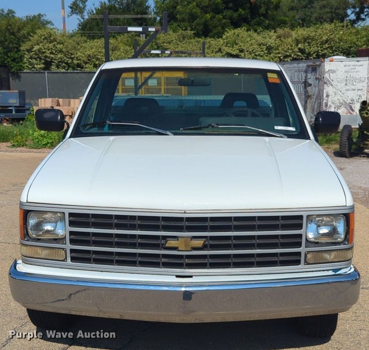 image for item NG9988 1993 Chevrolet  C1500 pickup truck
