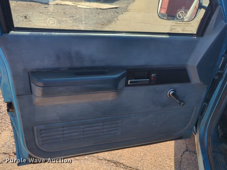 image for item NG9988 1993 Chevrolet  C1500 pickup truck