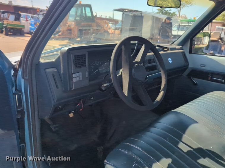image for item NG9988 1993 Chevrolet  C1500 pickup truck