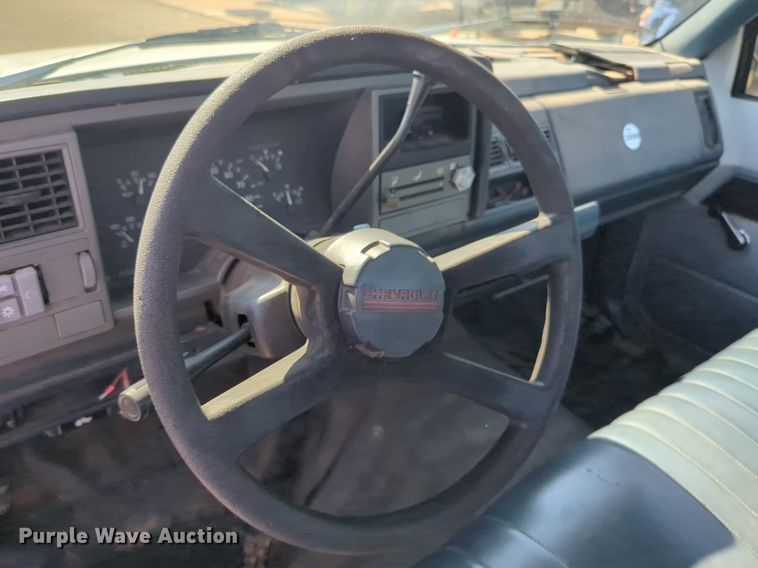 image for item NG9988 1993 Chevrolet  C1500 pickup truck