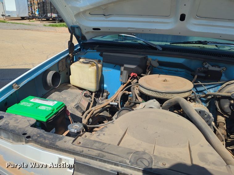 image for item NG9988 1993 Chevrolet  C1500 pickup truck