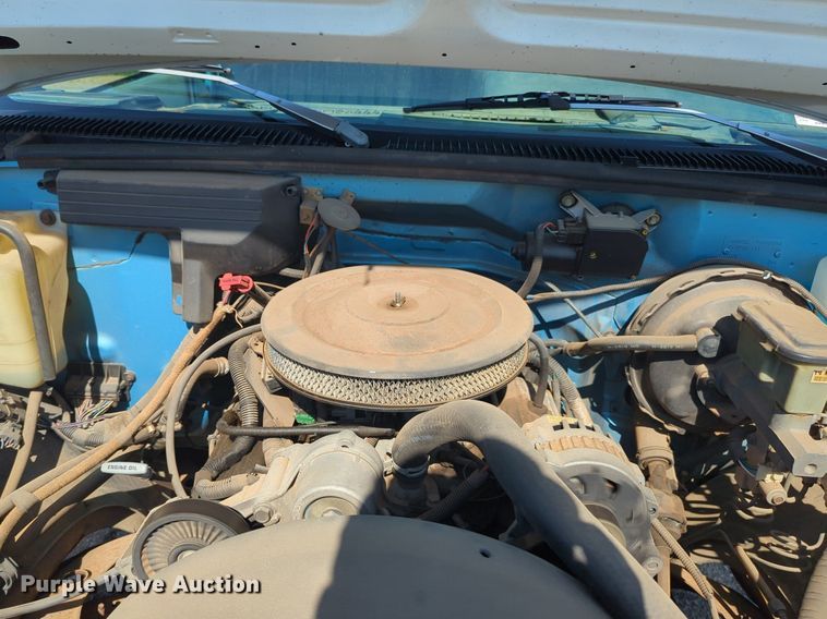 image for item NG9988 1993 Chevrolet  C1500 pickup truck