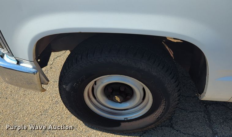 image for item NG9988 1993 Chevrolet  C1500 pickup truck