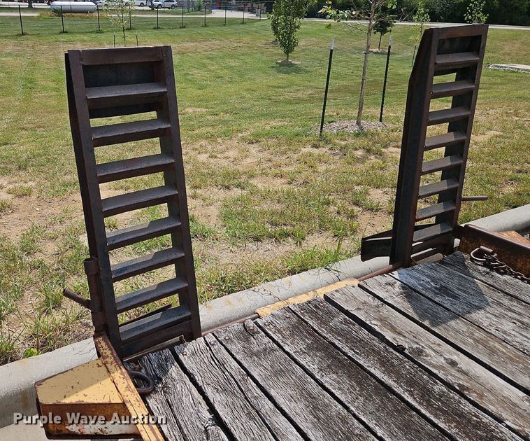 image for item NL9112 1997 Redi Haul equipment trailer