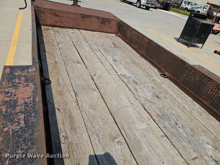 image for item NL9117 1988 Starlight 2235A equipment trailer