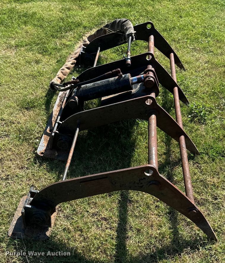 image for item NQ9702 Backhoe grapple