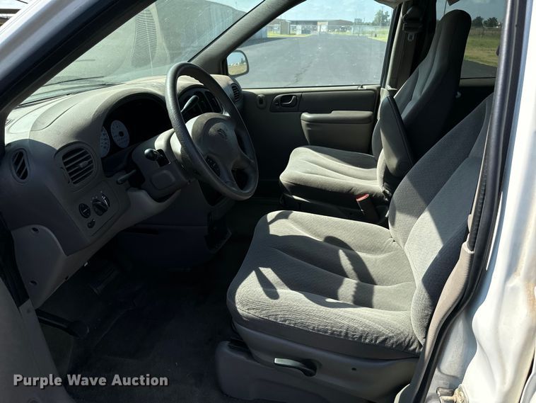 image for item NQ9704 2003 Dodge Caravan van