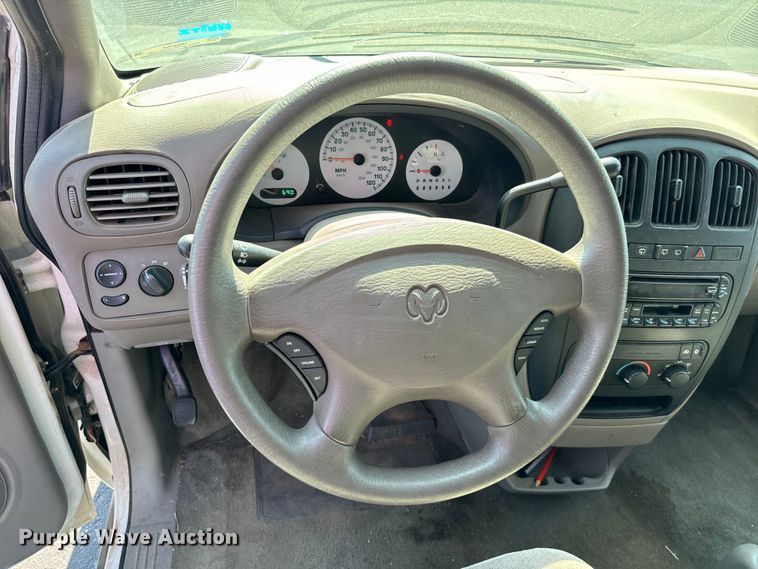 image for item NQ9704 2003 Dodge Caravan van