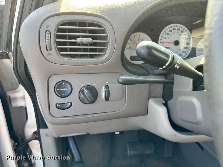 image for item NQ9704 2003 Dodge Caravan van