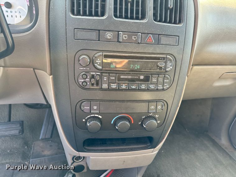 image for item NQ9704 2003 Dodge Caravan van