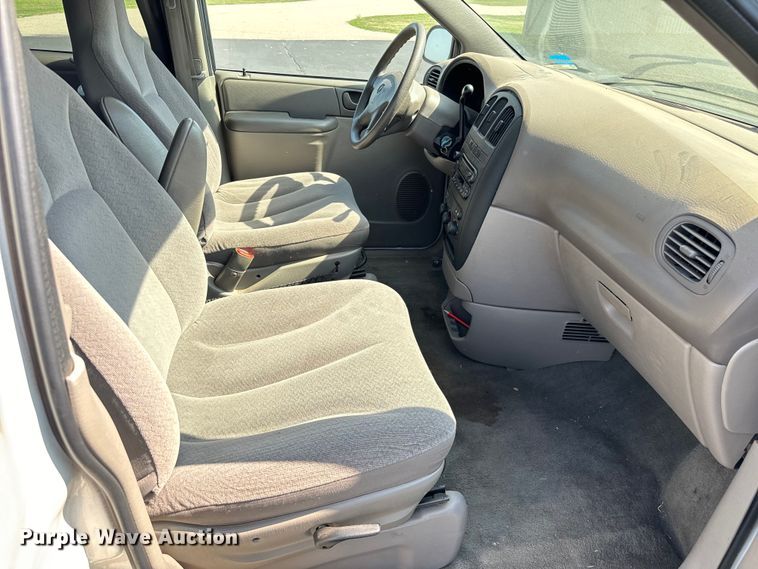 image for item NQ9704 2003 Dodge Caravan van