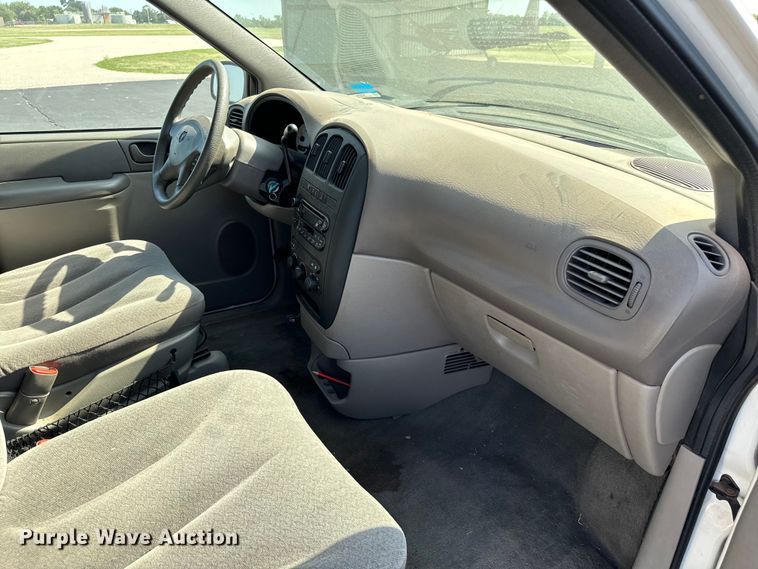 image for item NQ9704 2003 Dodge Caravan van
