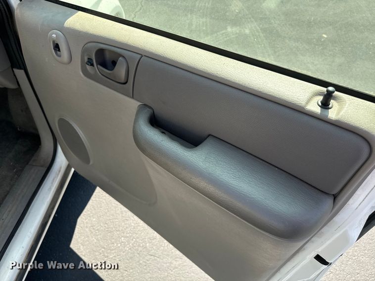 image for item NQ9704 2003 Dodge Caravan van
