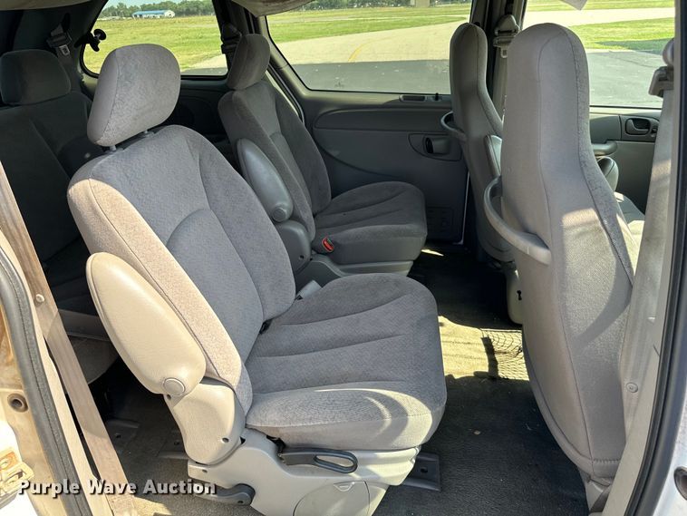 image for item NQ9704 2003 Dodge Caravan van