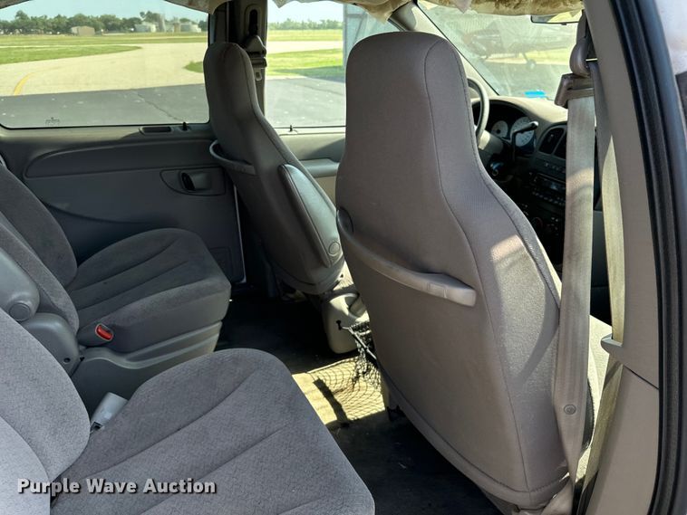 image for item NQ9704 2003 Dodge Caravan van