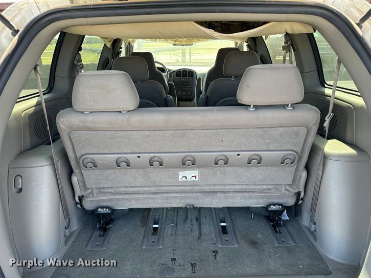 image for item NQ9704 2003 Dodge Caravan van