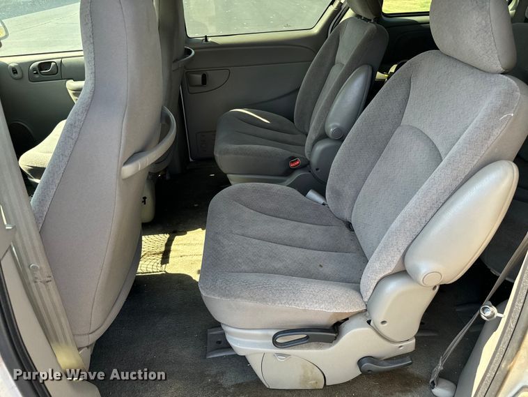 image for item NQ9704 2003 Dodge Caravan van