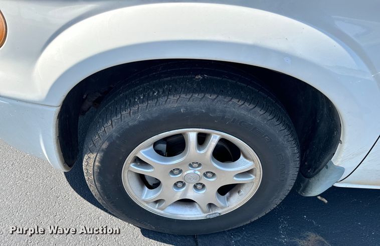 image for item NQ9704 2003 Dodge Caravan van