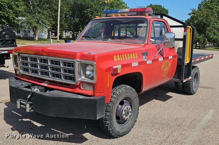 image for item NX9006 1978 Chevrolet 30 water truck