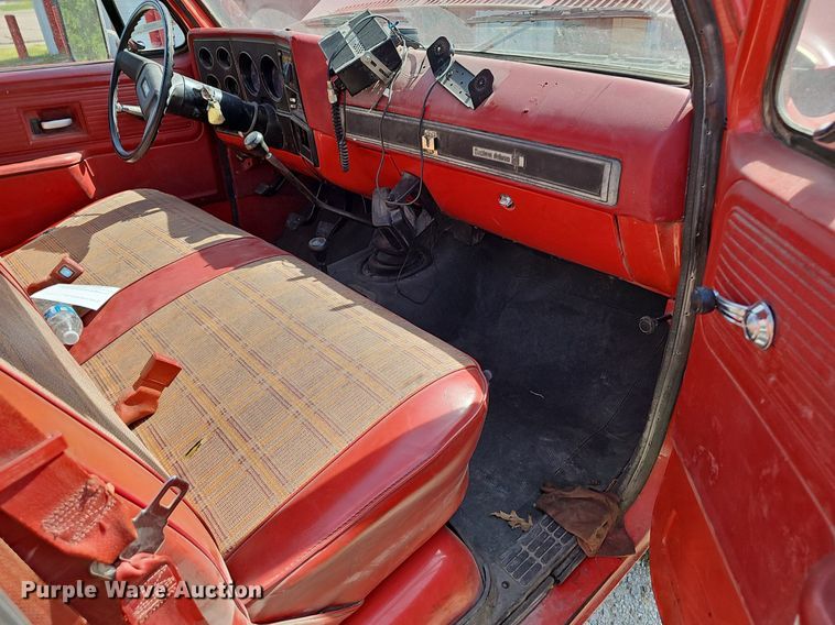 image for item NX9006 1978 Chevrolet 30 water truck