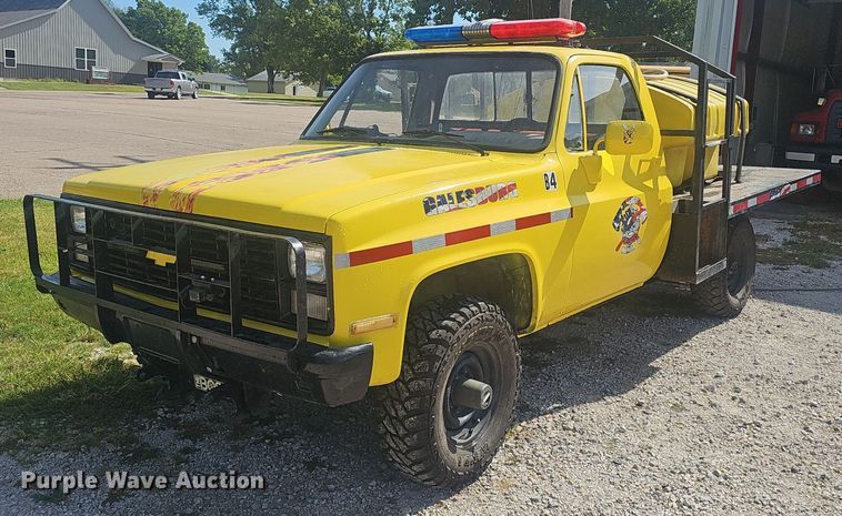 image for item NX9007 1986 Chevrolet 1 Ton flatbed truck