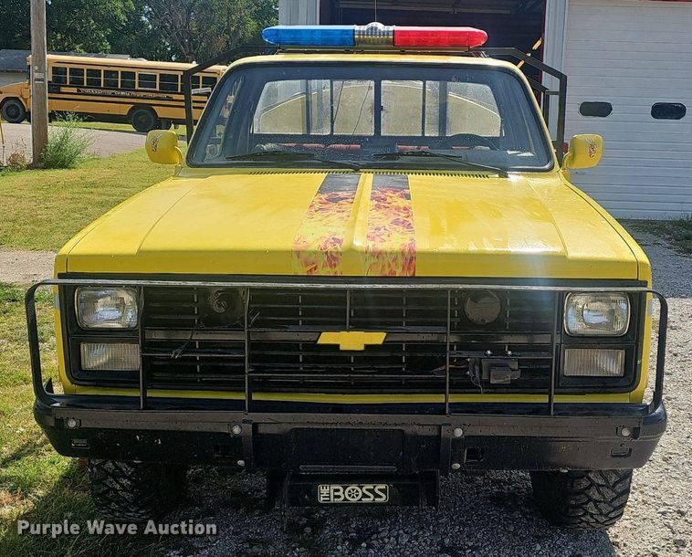 image for item NX9007 1986 Chevrolet 1 Ton flatbed truck