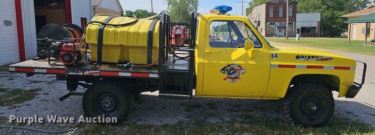 image for item NX9007 1986 Chevrolet 1 Ton flatbed truck