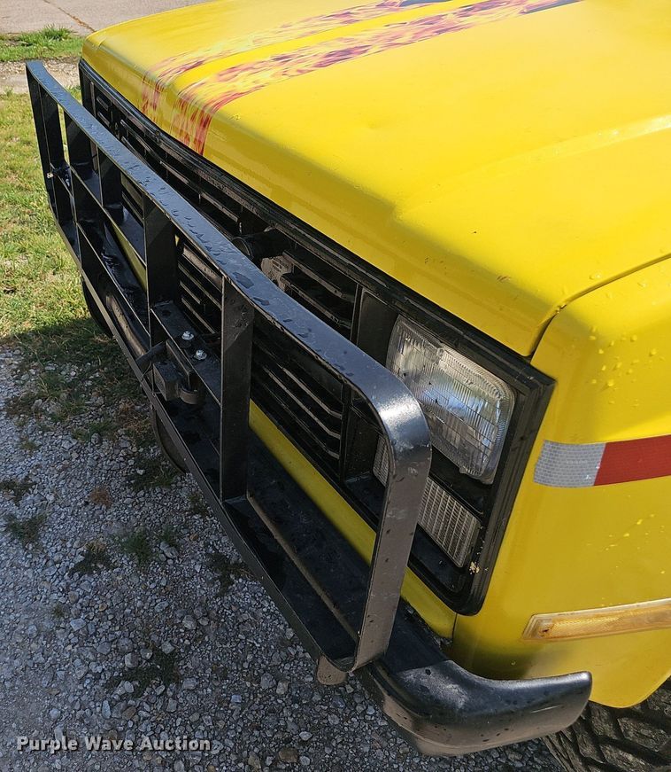 image for item NX9007 1986 Chevrolet 1 Ton flatbed truck