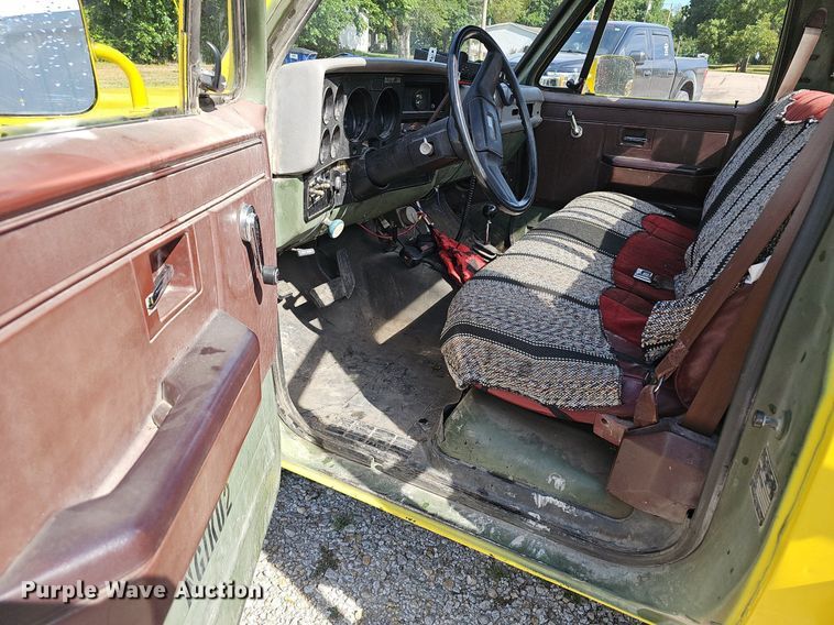 image for item NX9007 1986 Chevrolet 1 Ton flatbed truck