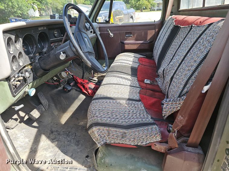 image for item NX9007 1986 Chevrolet 1 Ton flatbed truck