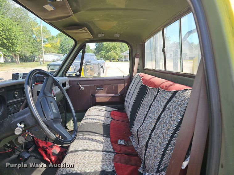 image for item NX9007 1986 Chevrolet 1 Ton flatbed truck