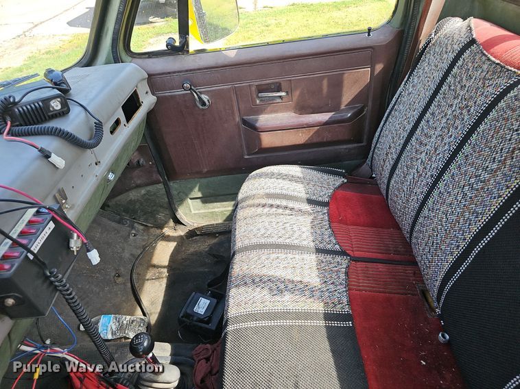 image for item NX9007 1986 Chevrolet 1 Ton flatbed truck