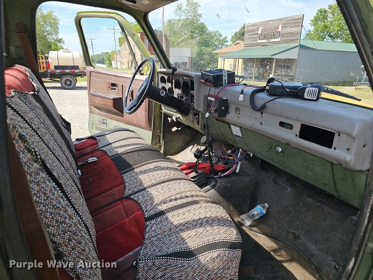 image for item NX9007 1986 Chevrolet 1 Ton flatbed truck