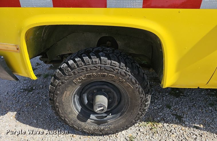 image for item NX9007 1986 Chevrolet 1 Ton flatbed truck