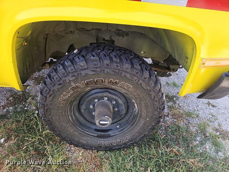 image for item NX9007 1986 Chevrolet 1 Ton flatbed truck