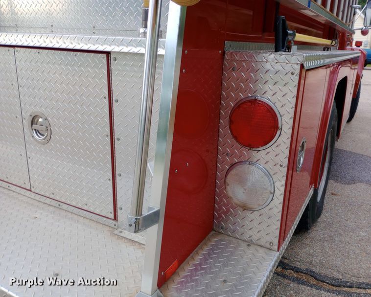image for item NY9353 1984 Ford F700 pumper fire truck