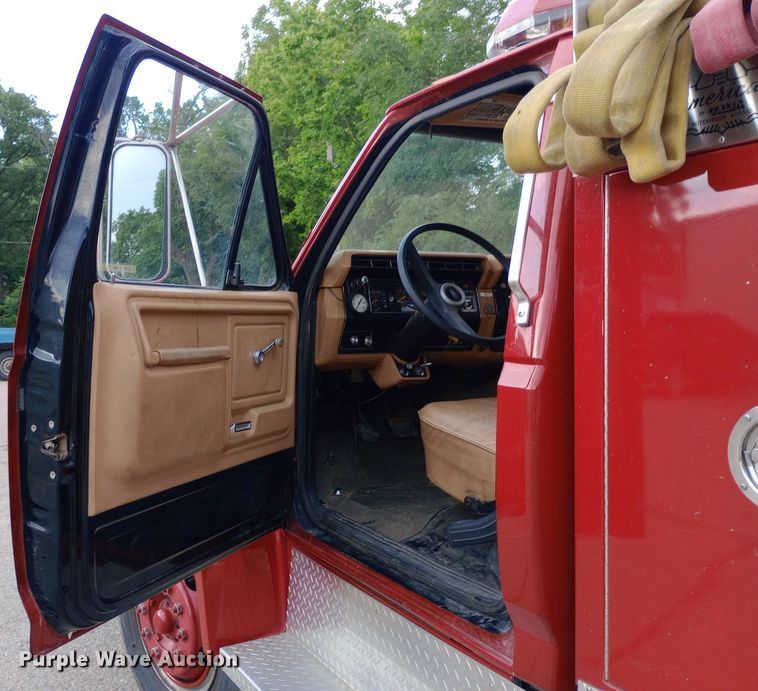 image for item NY9353 1984 Ford F700 pumper fire truck