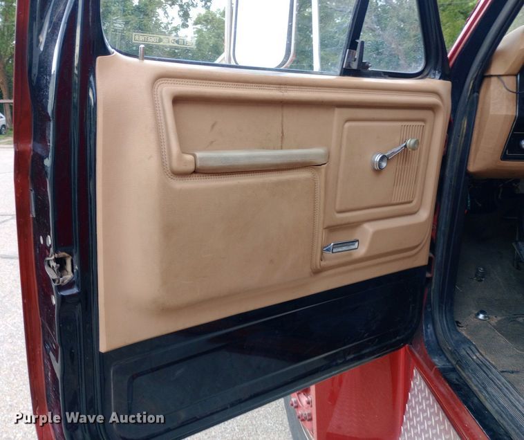 image for item NY9353 1984 Ford F700 pumper fire truck