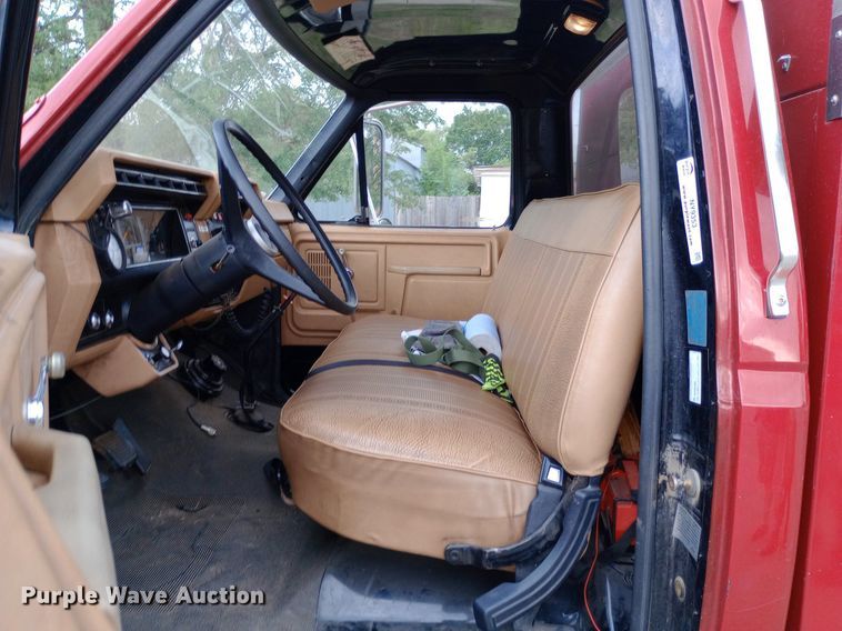 image for item NY9353 1984 Ford F700 pumper fire truck