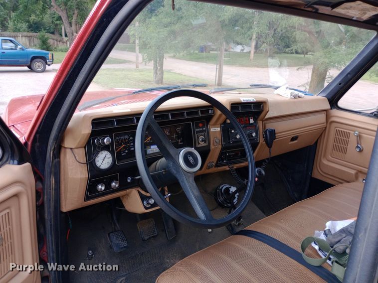 image for item NY9353 1984 Ford F700 pumper fire truck