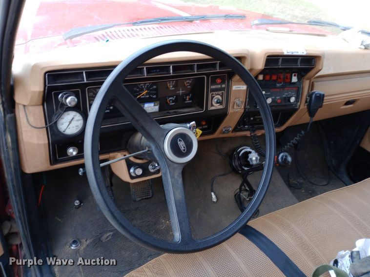 image for item NY9353 1984 Ford F700 pumper fire truck