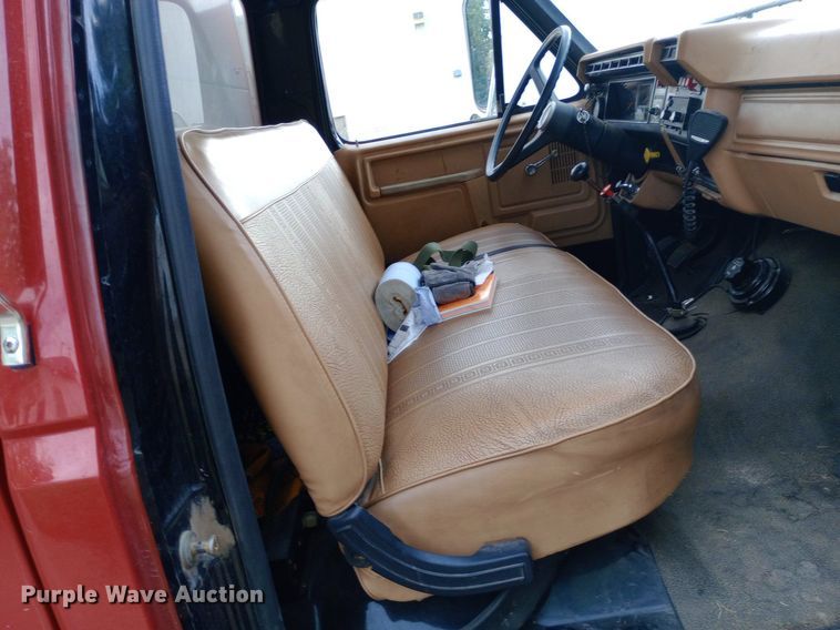 image for item NY9353 1984 Ford F700 pumper fire truck