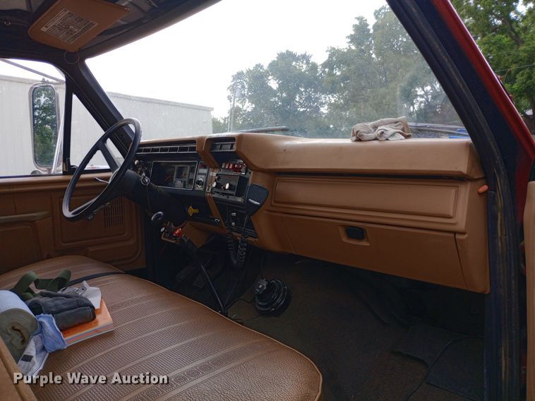 image for item NY9353 1984 Ford F700 pumper fire truck