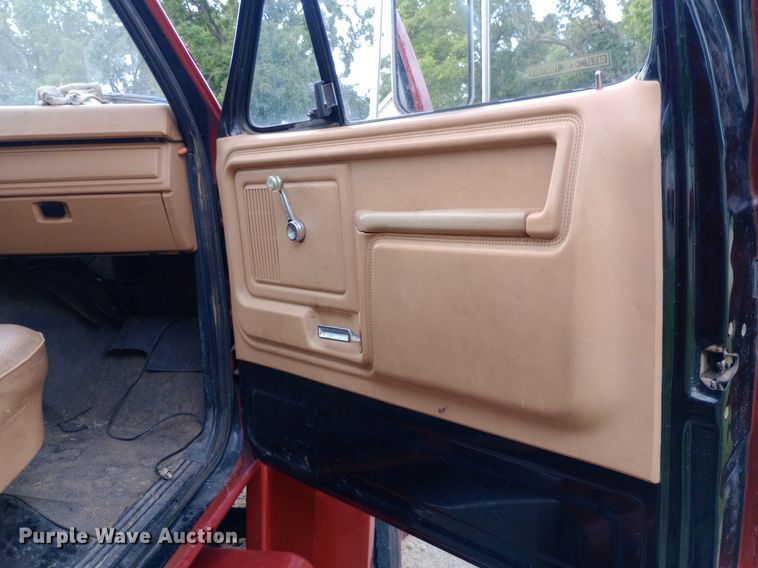 image for item NY9353 1984 Ford F700 pumper fire truck