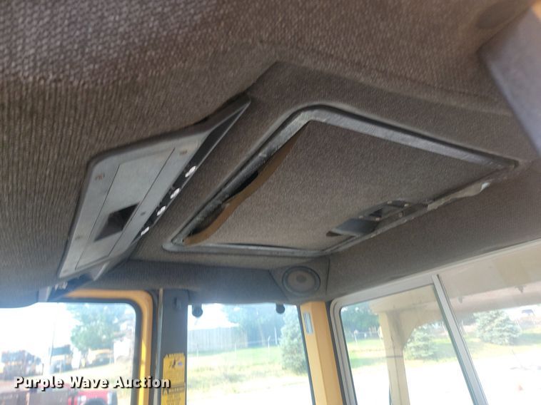 image for item OD9660 1991 Ford 7710 tractor