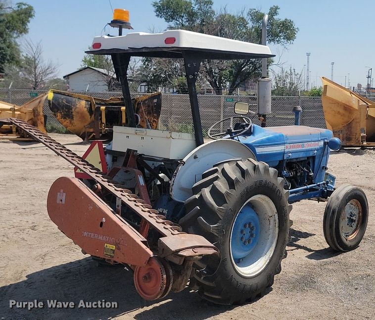 image for item OD9662 1971 Ford 2000 tractor